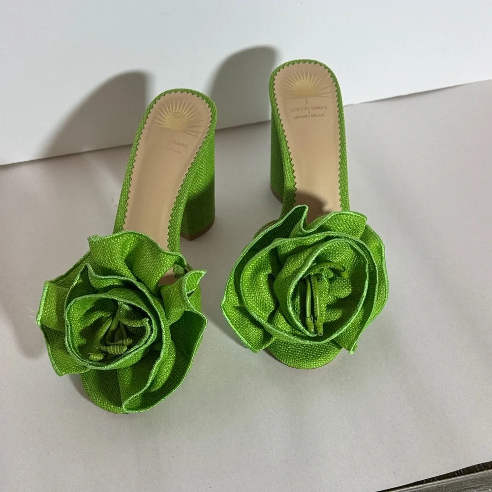 SOLD

ANTONIO MELANI Green Floral Heels Sz 7 - Picture 2 of 5